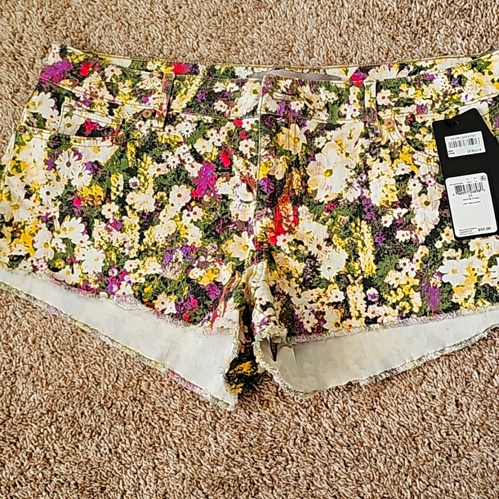 NWT Guess floral print shorts